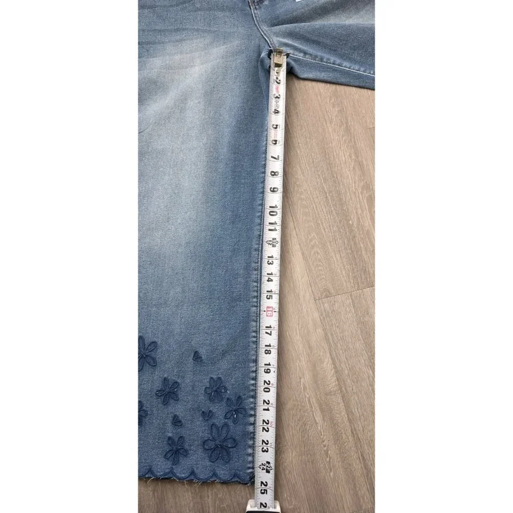 BlueFox Collective Womens‎ 18 Wide Leg Cropped Jeans High Rise Floral Hem